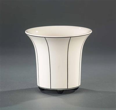 Vase auf vier Kugelfüßen, Gmundner Keramik nach 1912/13, Entwurf Michael Powolny um 1910 - Easter Auction (Art & Antiques)