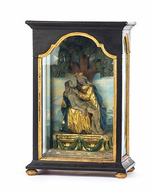 Vitrine mit Pietà, aus verschiedenen Teilen des 18. Jhdts. zusammengestellt - Collection Friedrich W. Assmann