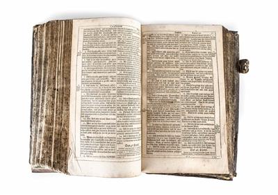 Lutherbibel aus 1707: - Vánoční aukce - obrazy, koberce, nábytek