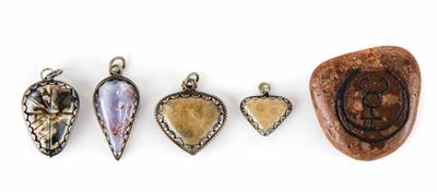 Konvolut von fünf Amuletten, Alpenländisch 18./19. Jahrhundert - Easter Auction
