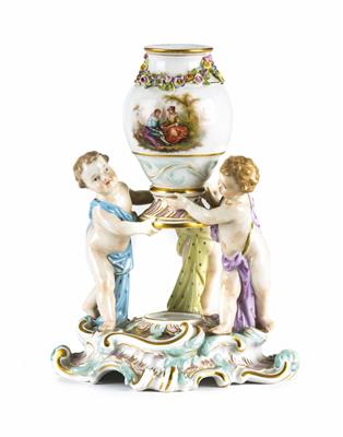 Vase mit Amoretten, Entwurf Johann Joachim Kaendler 1774, Meissen um 1900 - Adventauktion
