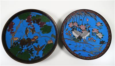 Zwei Cloisonné-Teller, Japan, Meiji-Periode - Adventauktion