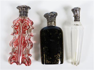 Drei Parfumflakons, 2. Drittel 19. Jahrhundert - Schmuck, Uhren, Antiquitäten und  Malerei des 20. Jhdts.