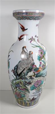 Bodenvase, China, 20. Jahrhundert - Christmas auction - Silver, glass, porcelain, graphics, militaria, carpets