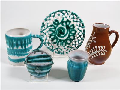 Weihwasserbehälter, Gitterteller, kleine Vase, Bierkrug, Schleiss Keramik, Gmunden - Adventauktion