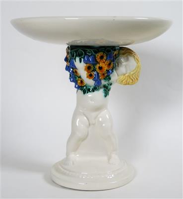 Aufsatz mit Frühlingsputto, Entwurf Michael Powolny um 1907, Ausführung Wiener Keramik - Vánoční aukce - Stříbro, sklo, porcelán, Moderní umění grafika, koberce