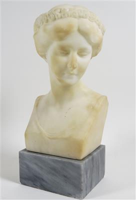 Büste einer jungen Frau, Anfang 20. Jahrhundert - Vánoční aukce - Stříbro, sklo, porcelán, Moderní umění grafika, koberce