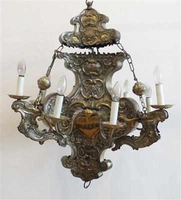 Neunflammiger Kronleuchter in Form einer Ampel, 19. Jahrhundert, unter Verwendung barocker Teile - Adventauktion
