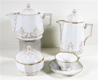 Tee/Kaffeeservice "Perl Gold", Formentwurf Dominikus Auliczek um 1792/95, Nymphenburg, vor 1975 - Adventauktion