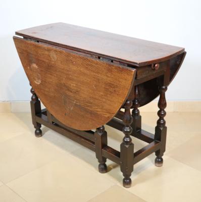 Englischer George II. Dropleaf Gateleg Table, 18. Jahrhundert - Adventní aukce