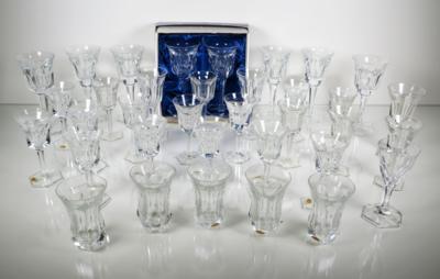 Trinkserviceteile "Papst", Entwurf 1916, Ludwig Moser  &  Söhne, Karlsbad, 2. Hälfte 20. Jahrhundert - Porcelán, sklo a sběratelské předměty