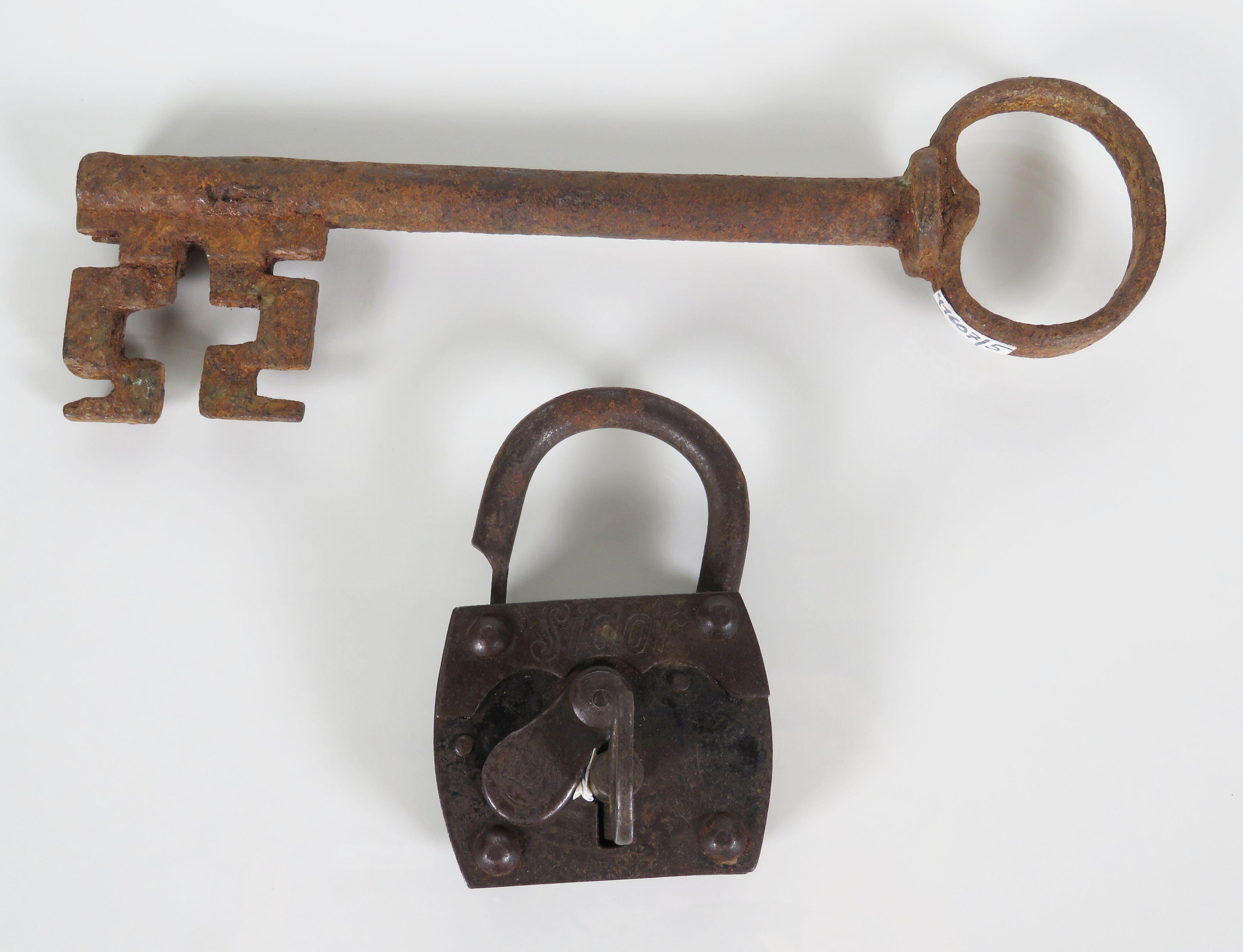 Frühbarocker Schlüssel - Porzellan, Glas und Sammelgegenstände 2023/11/16 -  Starting bid: EUR 140 - Dorotheum