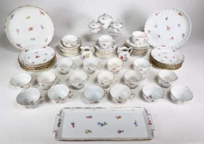 Kaffe- und Teeserviceteile, Meissen, aus verschiedenen Servicen des Ende 19. und 20. Jahrhunderts zusammengestellt - Porzellan, Glas und Sammelgegenstände