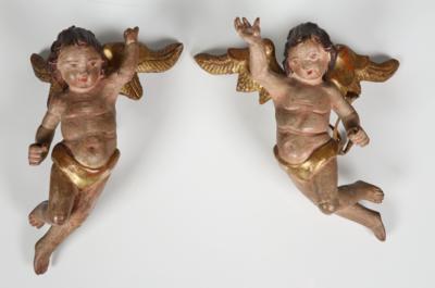 Paar kleine schwebende Engel, 1. Hälfte 19. Jahrhundert - Porzellan, Glas und Sammelgegenstände