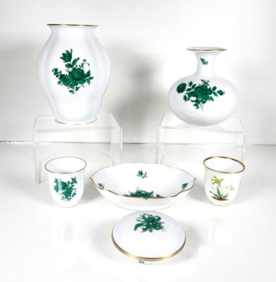 2 Vasen, 1 Schälchen, 1 kleine Deckeldose, 2 Becher, Augarten, Wien, 2. Hälfte 20. Jahrhundert - Porcelán, sklo a sběratelské předměty
