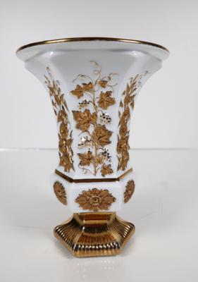 Vase mit Reliefdekor, Meissen, 20. Jahrhundert - Porzellan, Glas und Sammelgegenstände