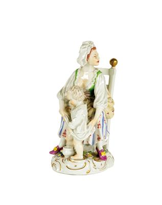 Porzellanfigur, "Mutter mit Knaben" - Antiques, art and jewellery