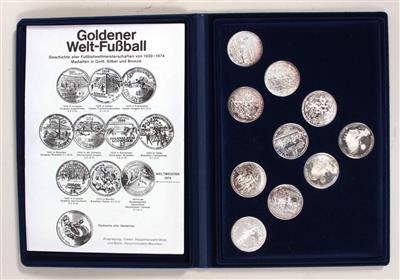 10 Medaillen "Goldener Weltfußball" - Umění, starožitnosti a šperky