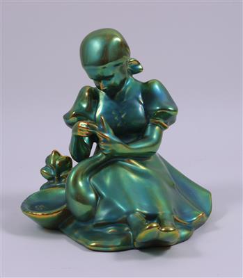 ZSOLNAY Keramikfigur "Mädchen beim Gänsefüttern" - Kunst, Antiquitäten und Schmuck