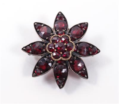 Granatbrosche in Blütenform - Arte, antiquariato e gioielli