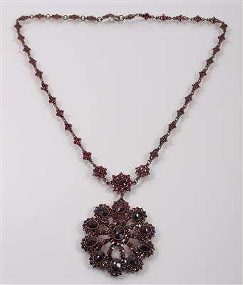 Granatcollier - Antiques, art and jewellery