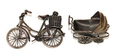 Miniaturfahrrad und -kinderwagen - Art and antiques